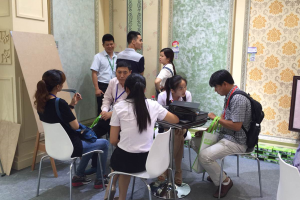 上海硅藻泥展會蒙太奇火了 各媒體爭相采訪總經理趙廣全